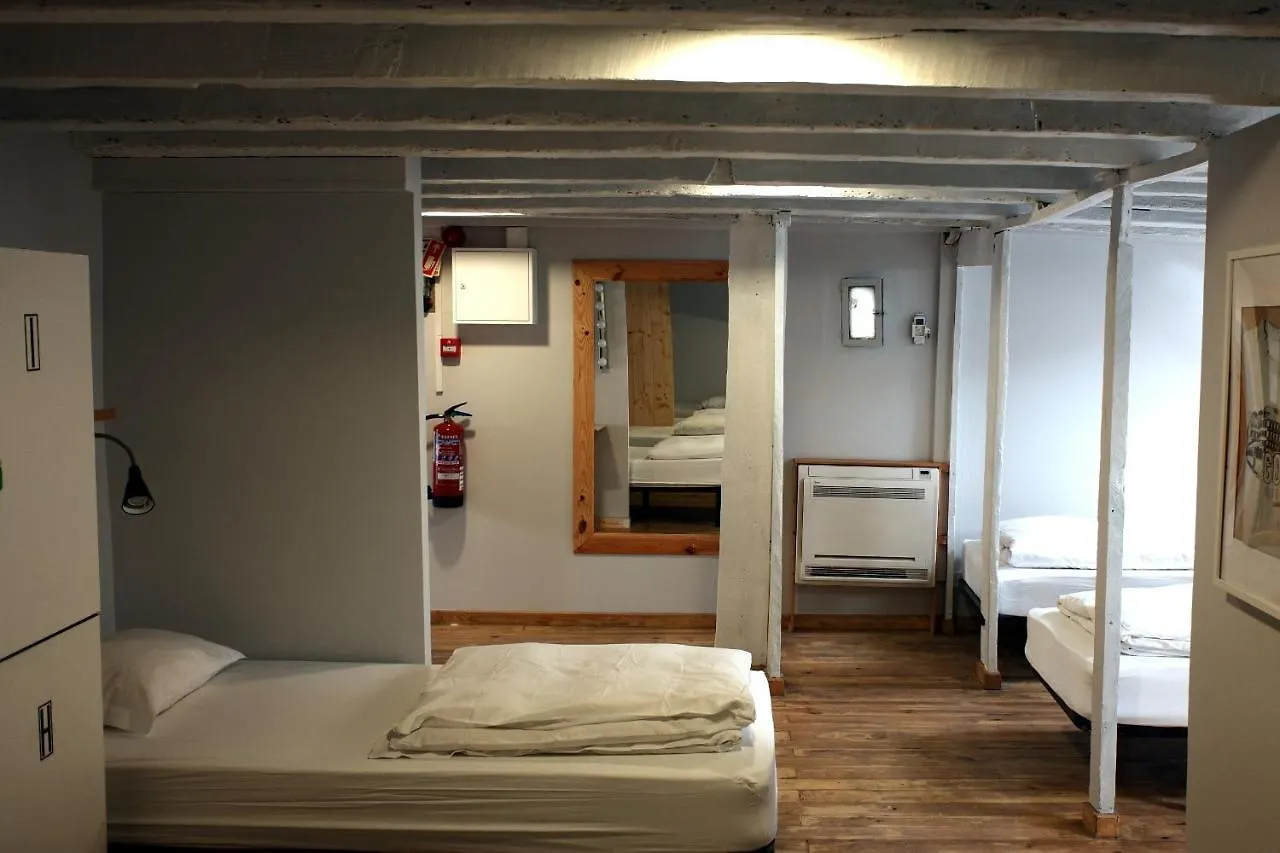 Goodmorning Solo Traveller Hostel 0*, Lisbon Portugal